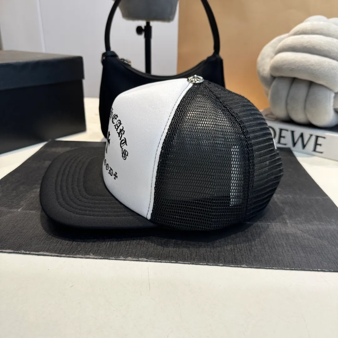 P50 Crow Heart 🆕🆕25 new baseball cap, personalized fashion classic cross logo, casual with a cool feeling, unisex style, same style for men and women! Very easy to match! Head circumference: 56-58cm is available